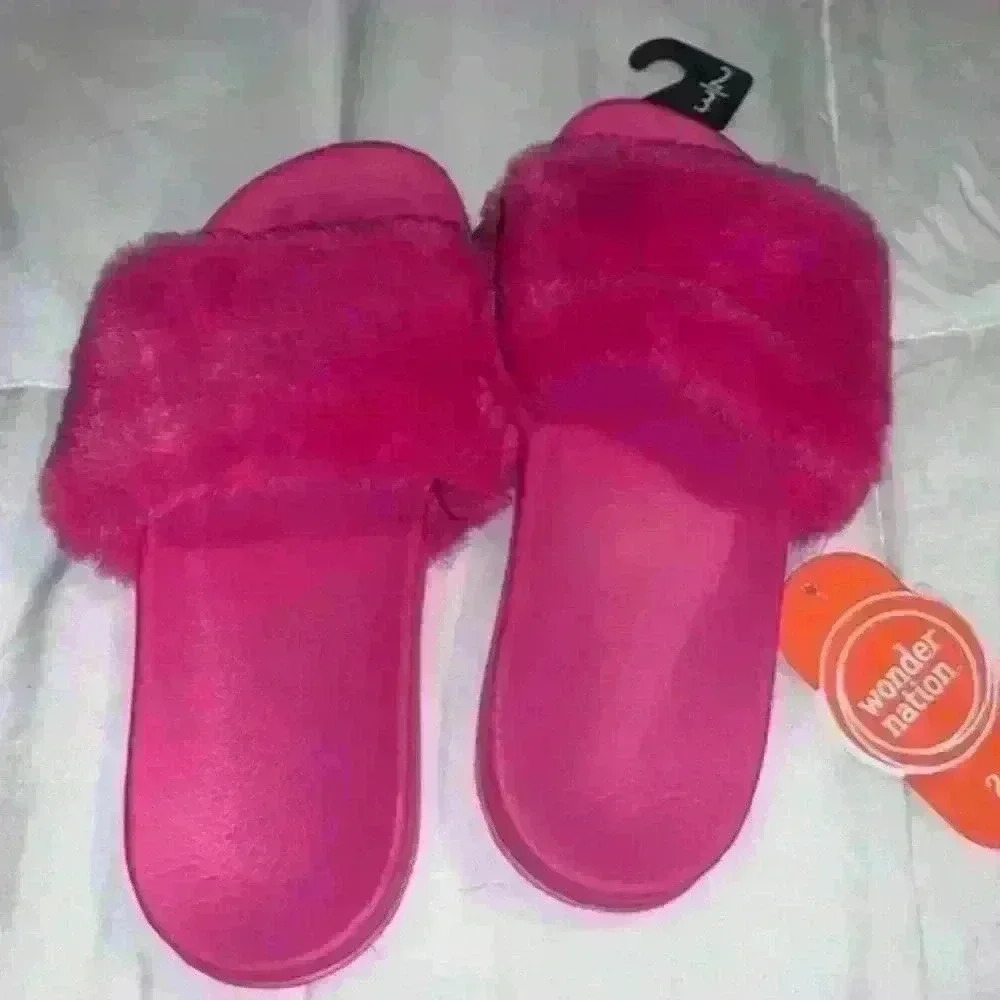 Girl slides - Picture 1 of 3